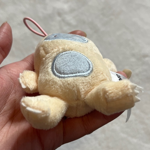 Smoko loop keychain Cream adorable snowman like creature Plush Toy - Picture 7 of 9